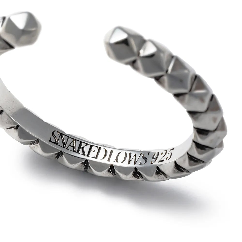 SURROUND STUDS RING