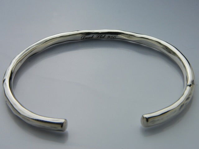 HAMMERD LINE BANGLE