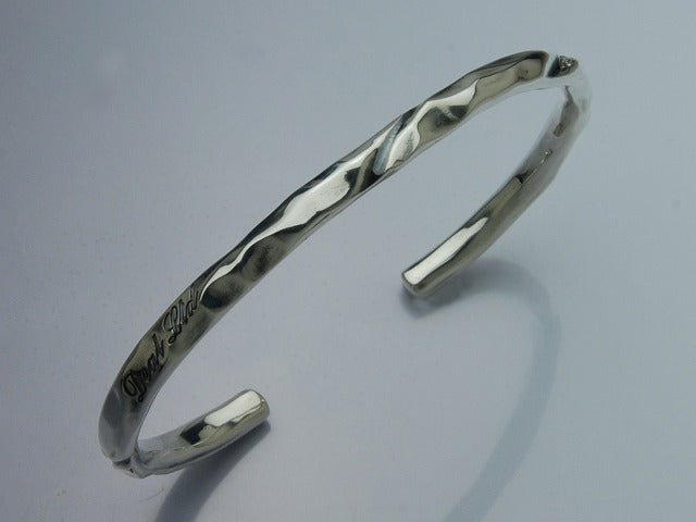 HAMMERD LINE BANGLE