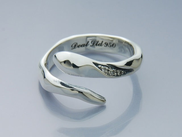 HAMMERD SNAKE RING