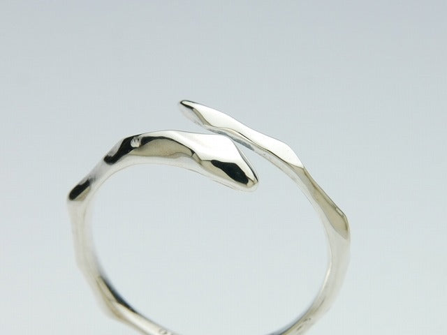 LINE SNAKE RING