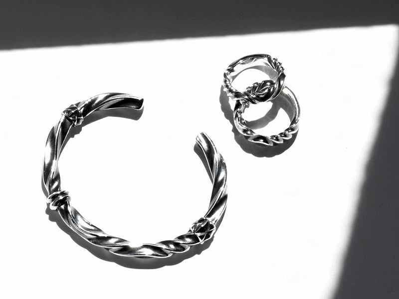 REVERSE TWIST BANGLE