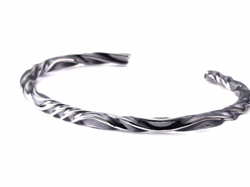 REVERSE TWIST BANGLE 4.5mm