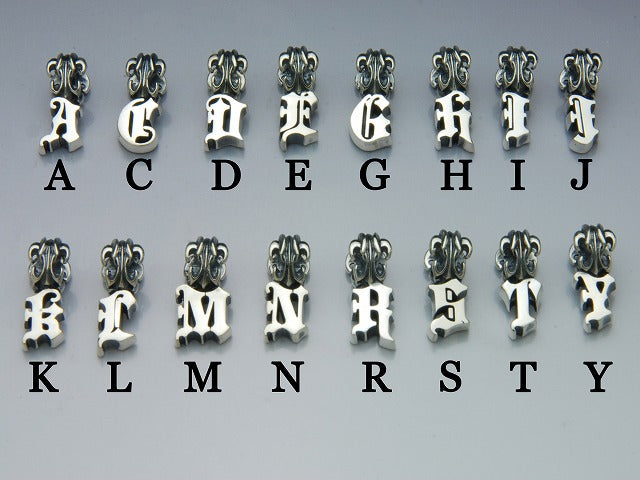 ブラックレターチャーム