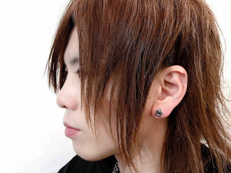 タイニークラウンピアス