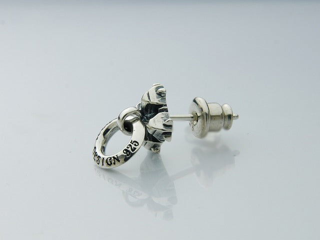 ノッカークロスピアス