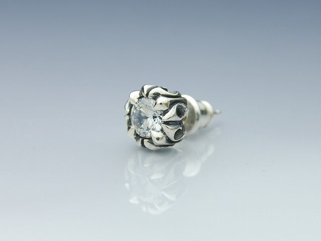 リリークラウンピアス