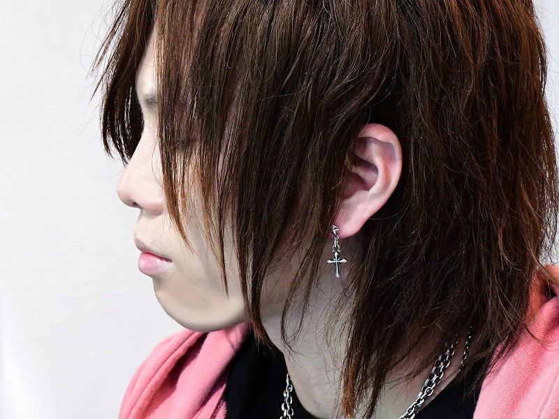 ダブルスタッズピアス