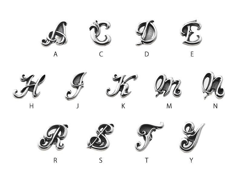 グレイスイニシャルピアス