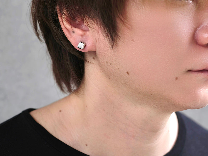 スクエアシグネットピアス