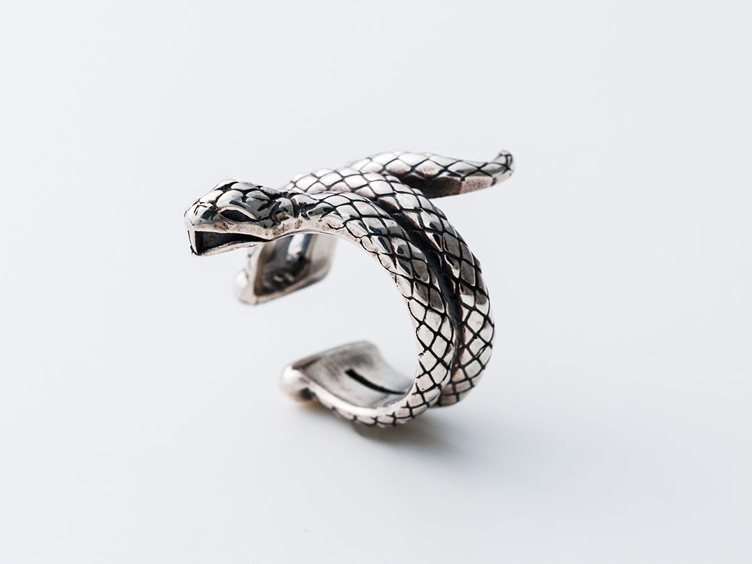 スパイラルスネークイヤカフ