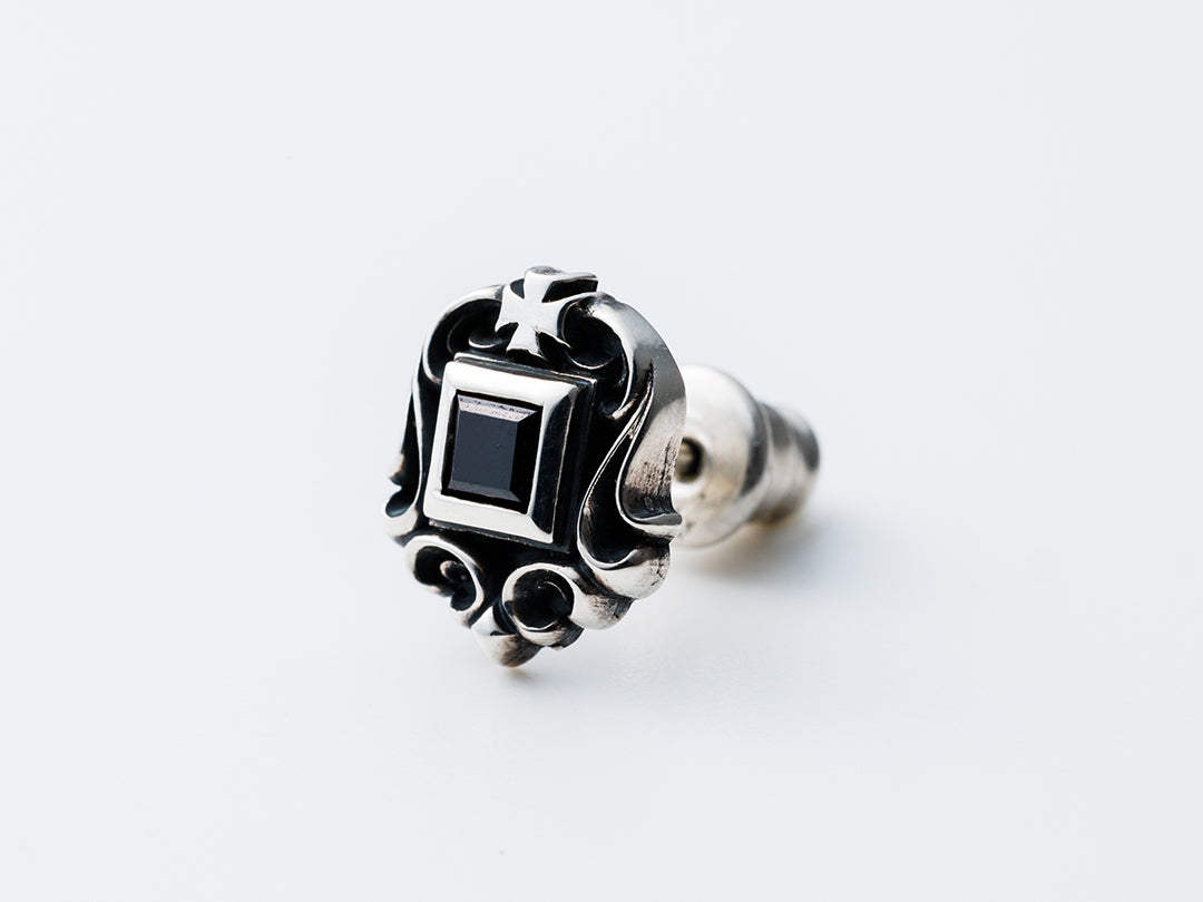 ライオンフレームピアス