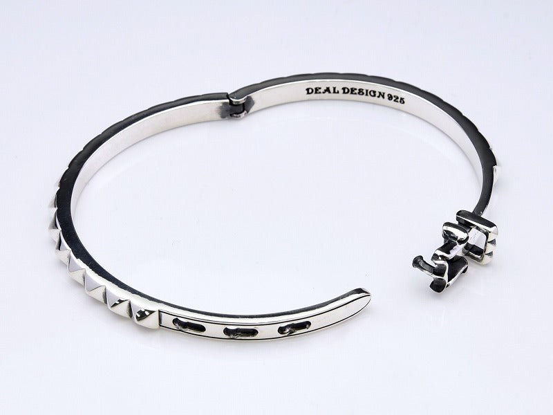 スライドスタッズブレス