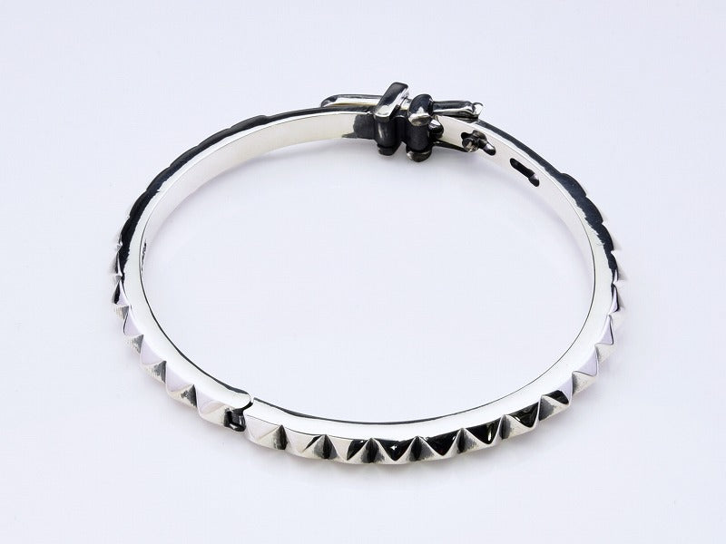 スライドスタッズブレス