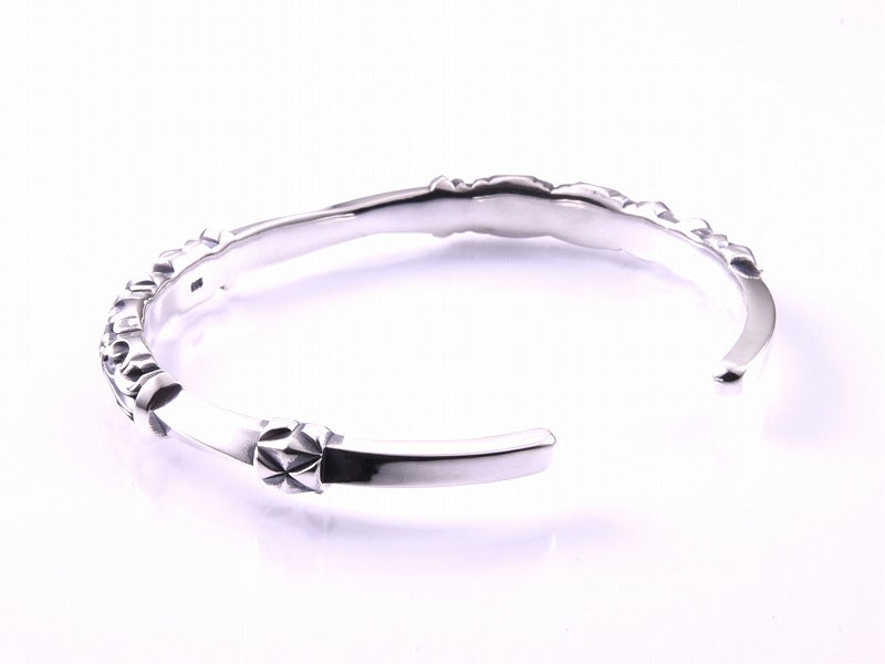 ツイストゲートバングル