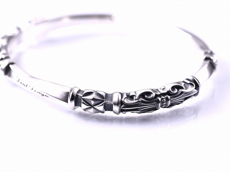 ツイストゲートバングル