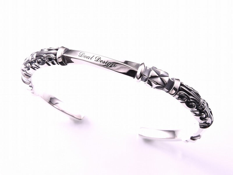 ツイストゲートバングル