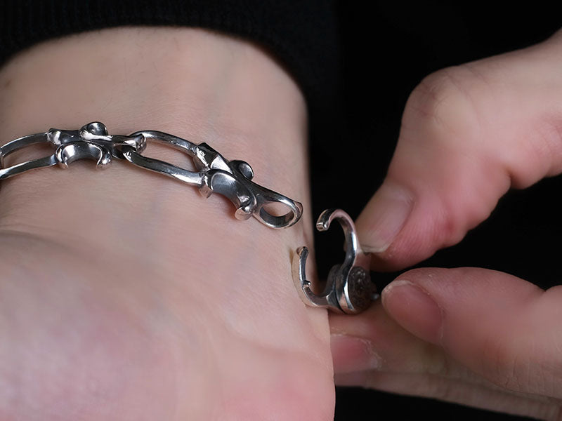 スラッシュリリーブレス