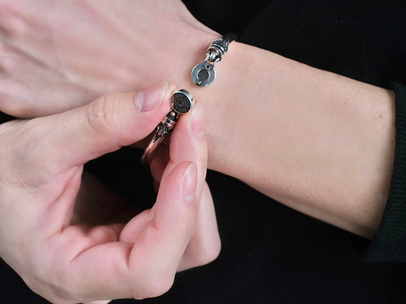 シールロゴカフブレス