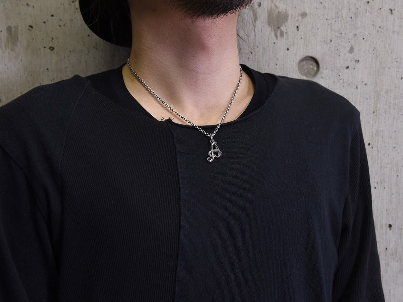 グレイスイニシャルペンダント "A"