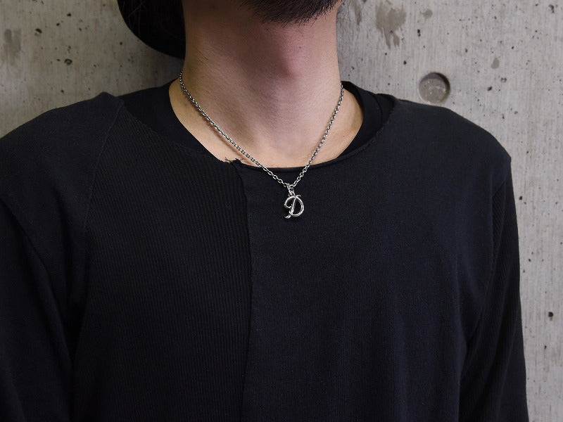 グレイスイニシャルペンダント "D"