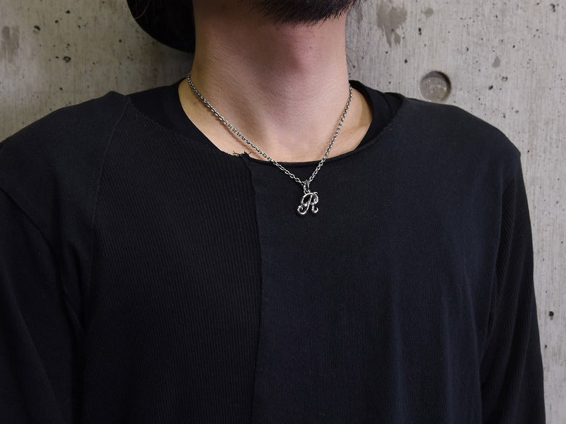 グレイスイニシャルペンダント "R"
