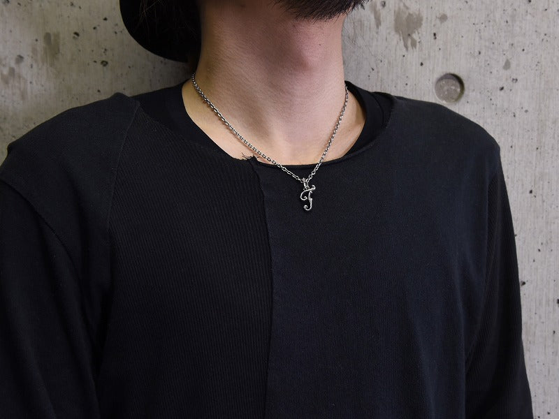 グレイスイニシャルペンダント "T"