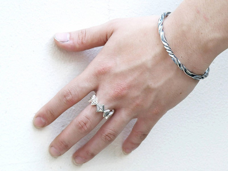 ダイヤクロスリング