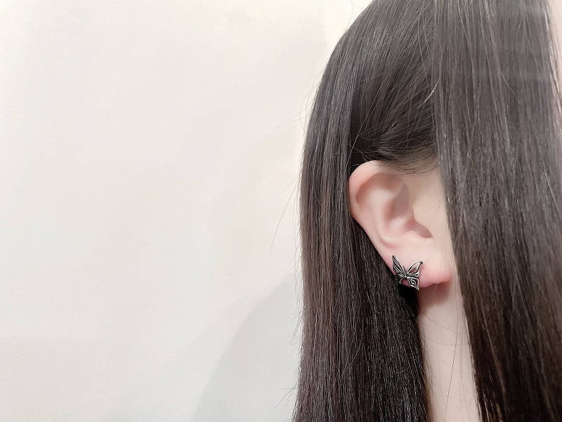 スタッズバタフライピアス