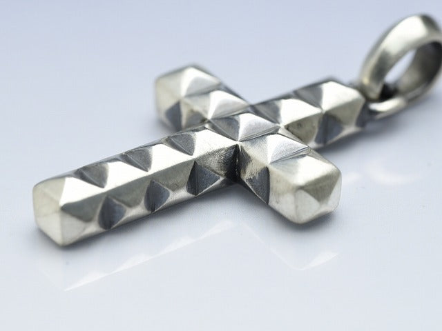 SURROUND STUDS CROSS