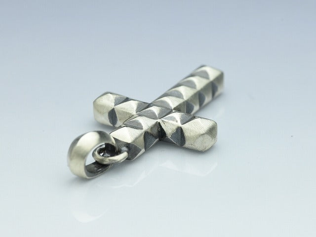 SURROUND STUDS CROSS