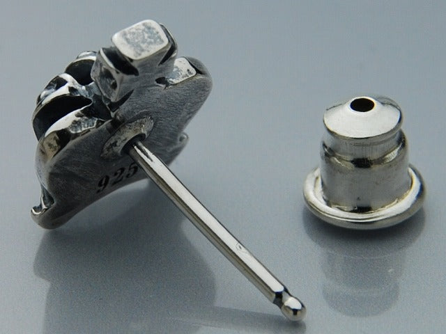 タイニークラウンピアス