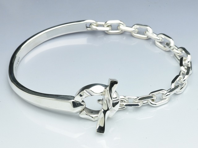 HORSE SHOE HALF BANGLE