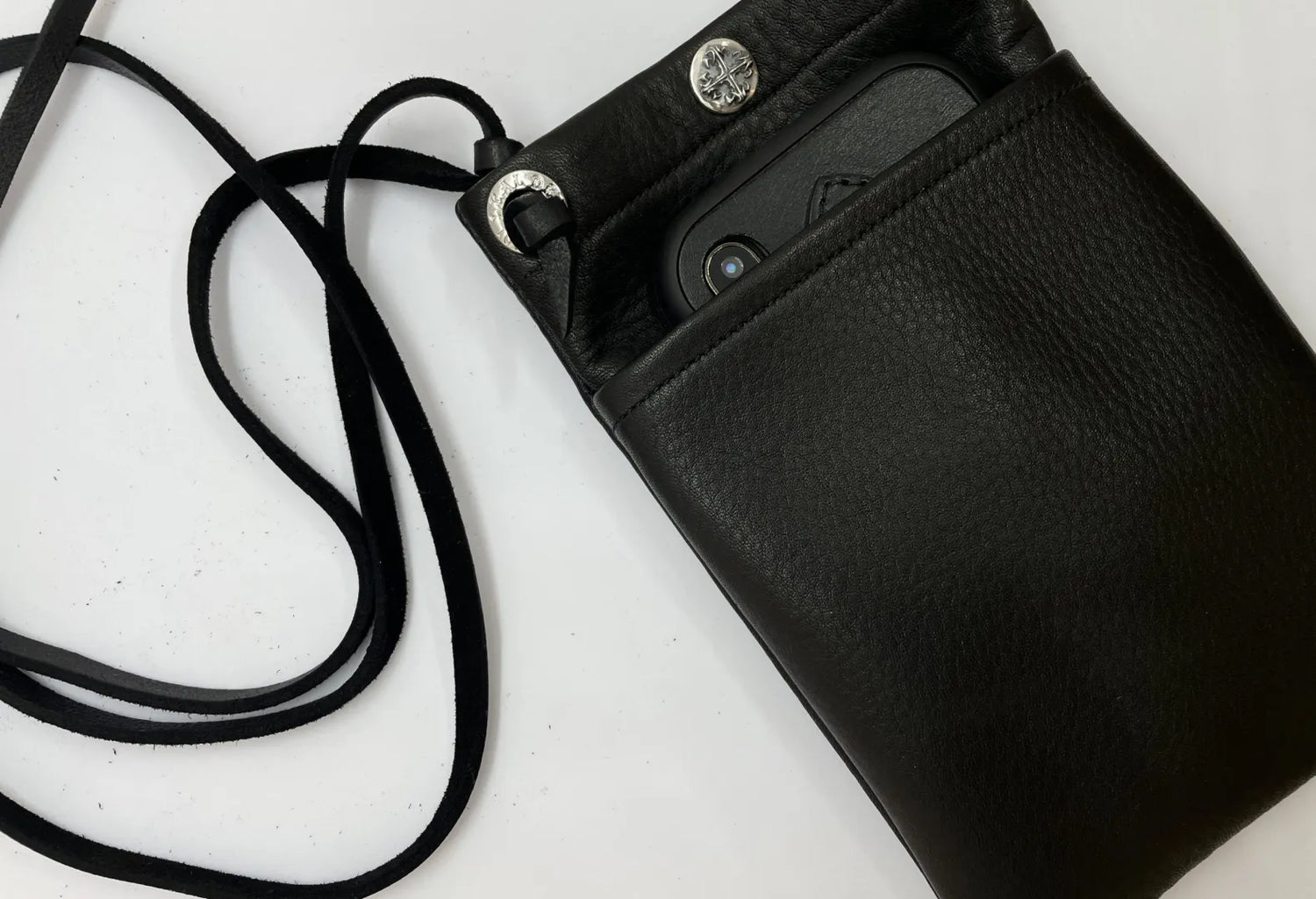 スマホ以外も収納出来るマルチなポーチ【スマホショルダーポーチ】