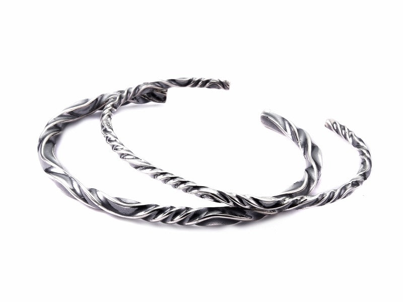 REVERSE TWIST BANGLE 4.5mm