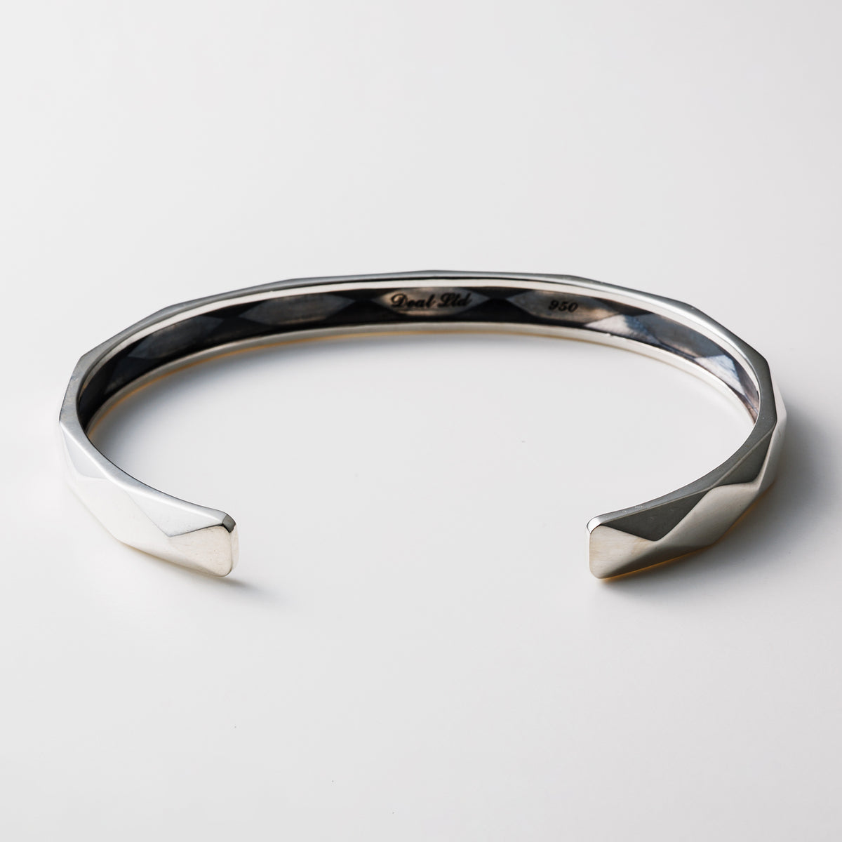 DIA SHAPE STUDS BANGLE