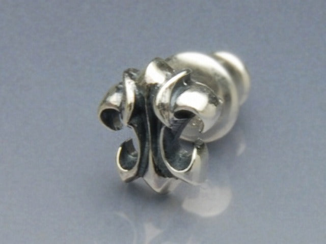 ブレードリリースタッズ