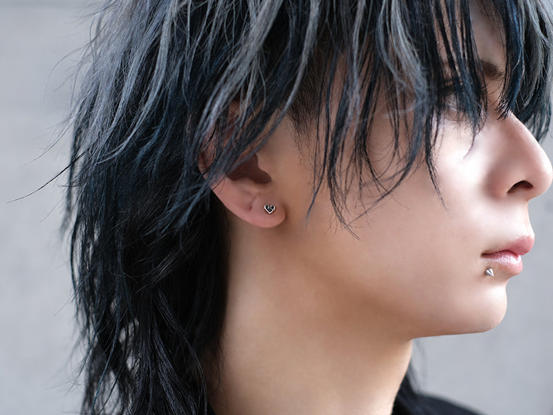 タイニーブレイズハートピアス