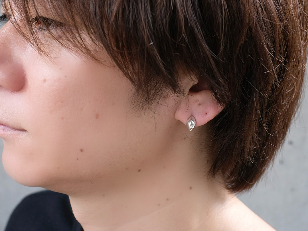 リリーヘッドピアス