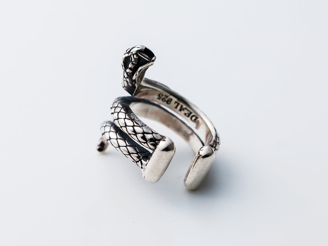 スパイラルスネークイヤカフ