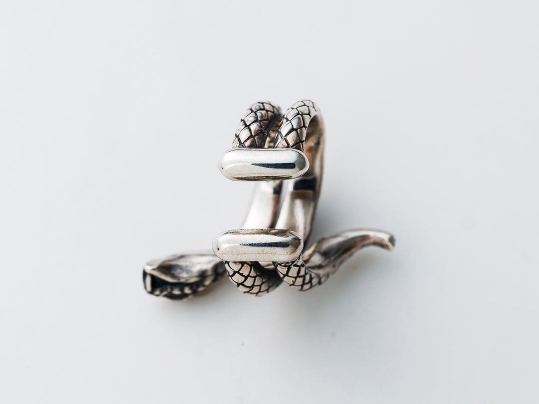 スパイラルスネークイヤカフ