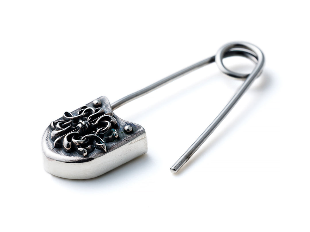 セーフティピンピアス