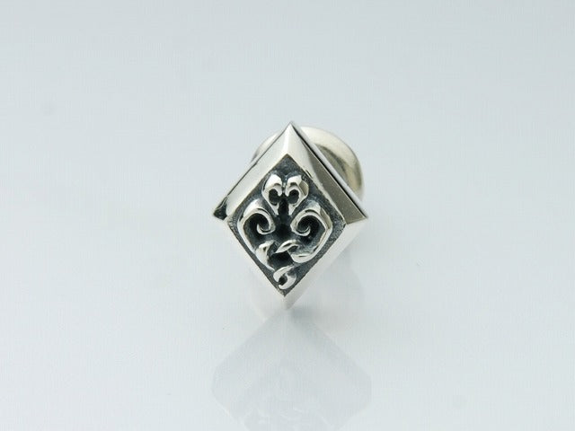 ダイヤスネークスタッズ