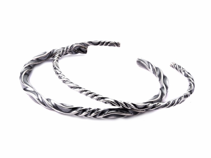 REVERSE TWIST BANGLE 3mm