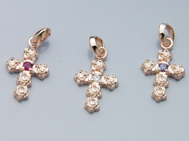 DEAL DESIGN クロス　ネックレス　薔薇 ローズクロスネックレス：ピンクゴールドコーティング